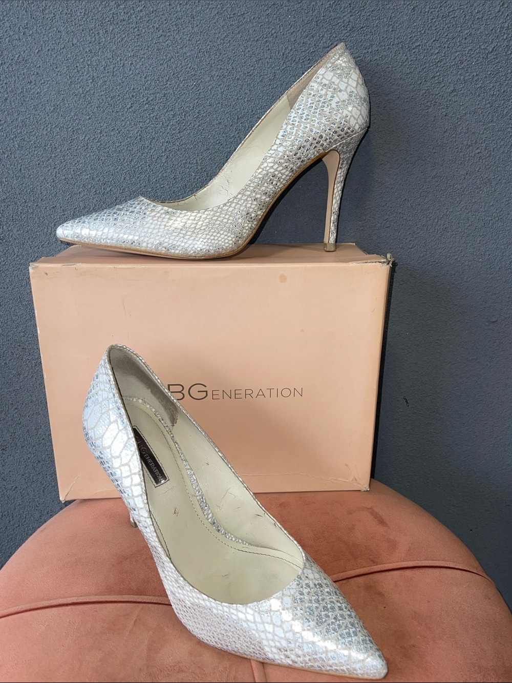 BCBGeneration Silver Snakeskin Pointed-Toe Stiletto Pumps sz10